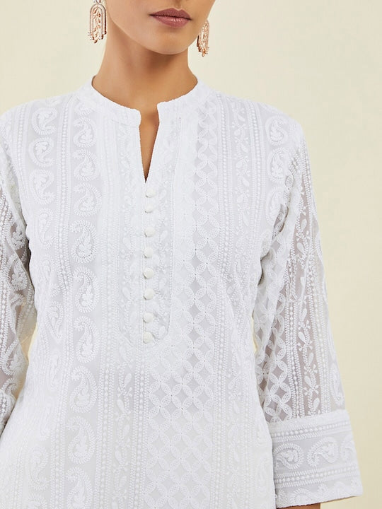 Off White Geometric Embroidered Mandarin Collar Straight Kurta