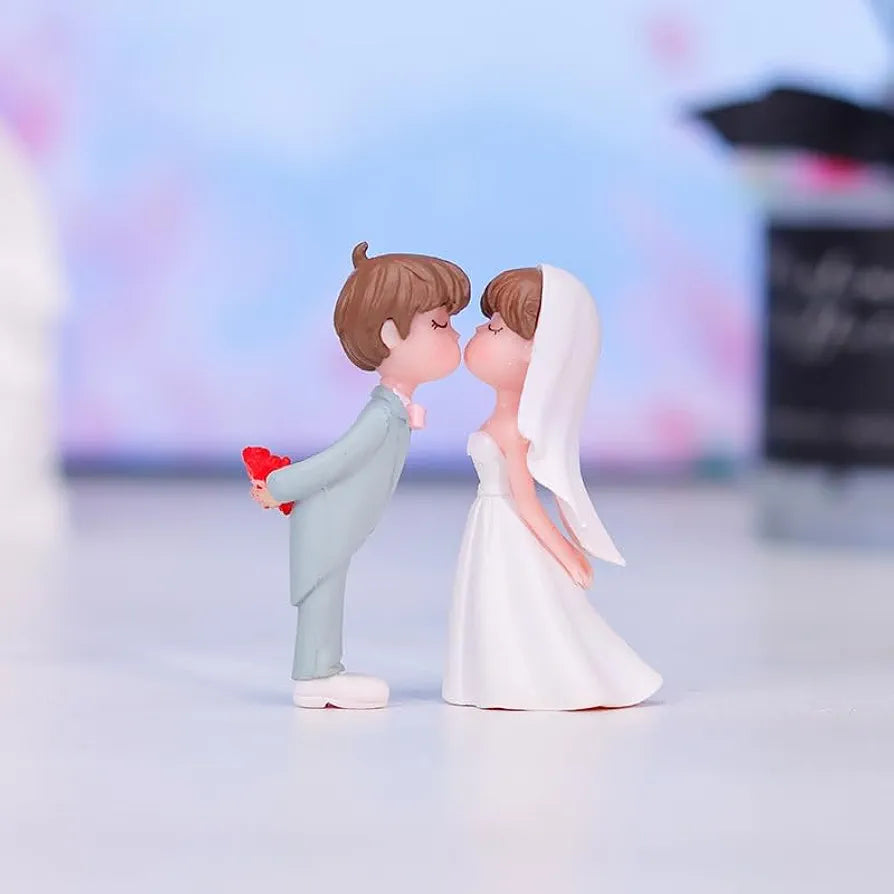 SATYAM KRAFT Resin 1 Set Romantic Couple Miniature, Bride Kissing Groom Showpiece, Gift for Him/Her,Mother's Day,for Girlfriend,Boyfriend,Wedding Cake Topper, Home & Bedroom Decor 
