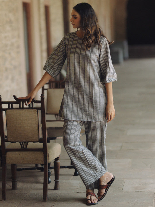 anayna Women Striped Regular Pure Cotton Kurta with Trousers