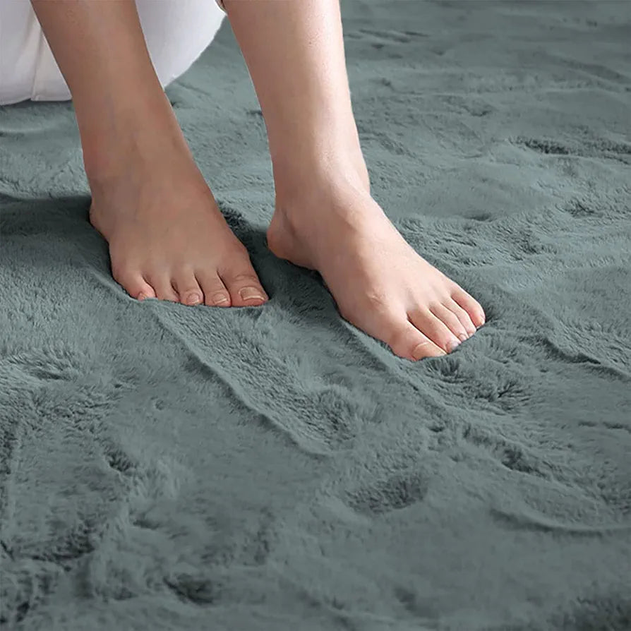 LUXE HOME INTERNATIONAL Ruffle Bath Runner Rabbit Fur 1000 GSM Super Soft, Anti Skid Rug for Bedroom , Grey