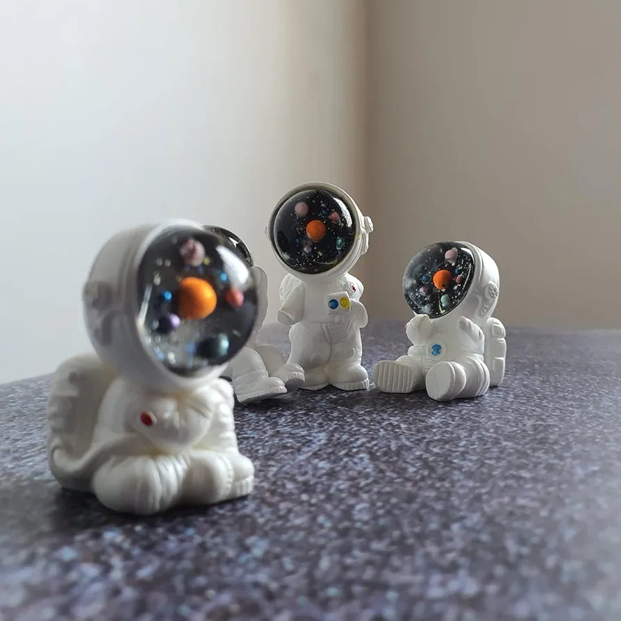 SATYAM KRAFT Resin 1 Set  Astronaut Figurines | Outer Space-Themed Action Figures | Home & Office Desk Decor | Table Decoration | Space Lover Gift | Bedroom & Living Room , Multi