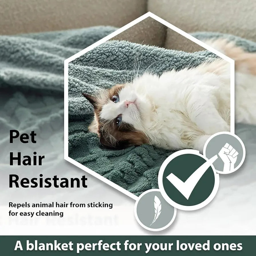 HOMEKART Flannel with Sherpa Luxurious Super Soft Fluffy Cozy Fuzzy Warm Reversible Double Bed Blanket for Winter 500GSM Blanket/Quilt Rajaai - Color- Bottle Green, 230 x 220 Cm, Weight- 3kg