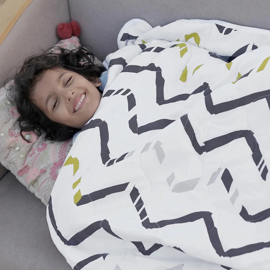 Divine Casa 120 GSM Microfiber Reversible Kids Single Bed Comforter | Ultra-Soft Toddler Blanket | Lightweight & Cozy | All-Season Bedding for Babies & Kids | 135 x 100 cm, Slate