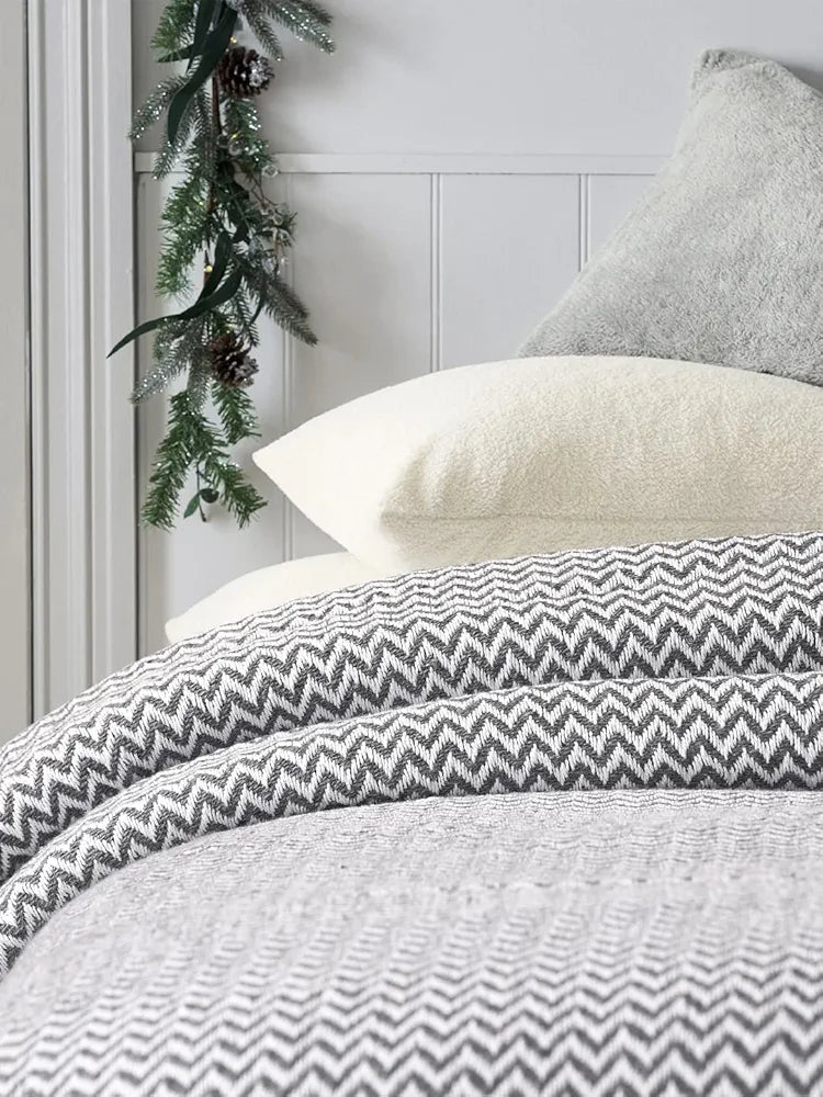 SASHAA WORLD Chevron Throw Blanket Handwoven with Fringes | Throw for Living Room, Bed, XL Sofa & Chair | Grey Throw Blanket | 150x200 cm Pack of 1