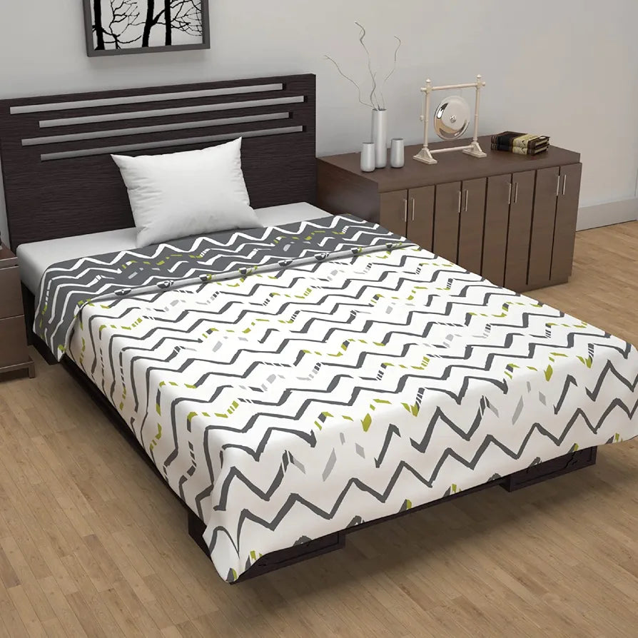 Divine Casa 120 GSM Microfiber Single Dohar | Soft & Lightweight Throw Blanket | Cozy & Breathable | All-Season Comfort | 210 x 140 CM | Zig-Zag Pattern | Mourning Dove & White