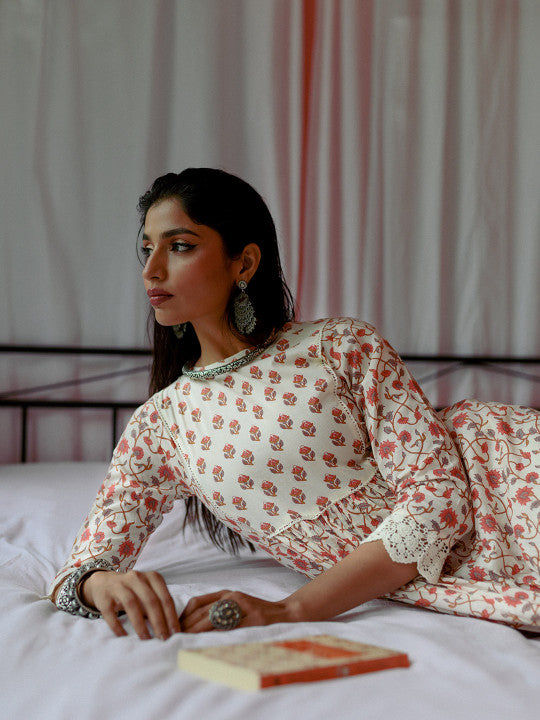 Women White & Pink Printed Kurta with Trousers