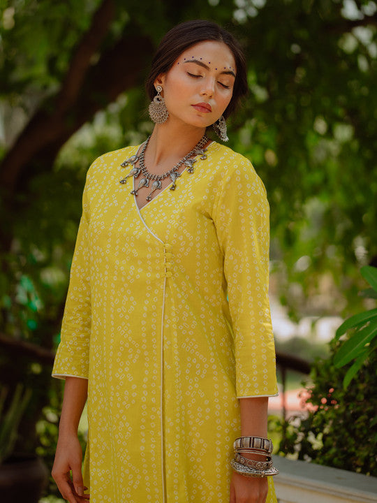 anayna Women Lime Green & Off White Bandhani Screen Print Cotton Angrakha Kurta