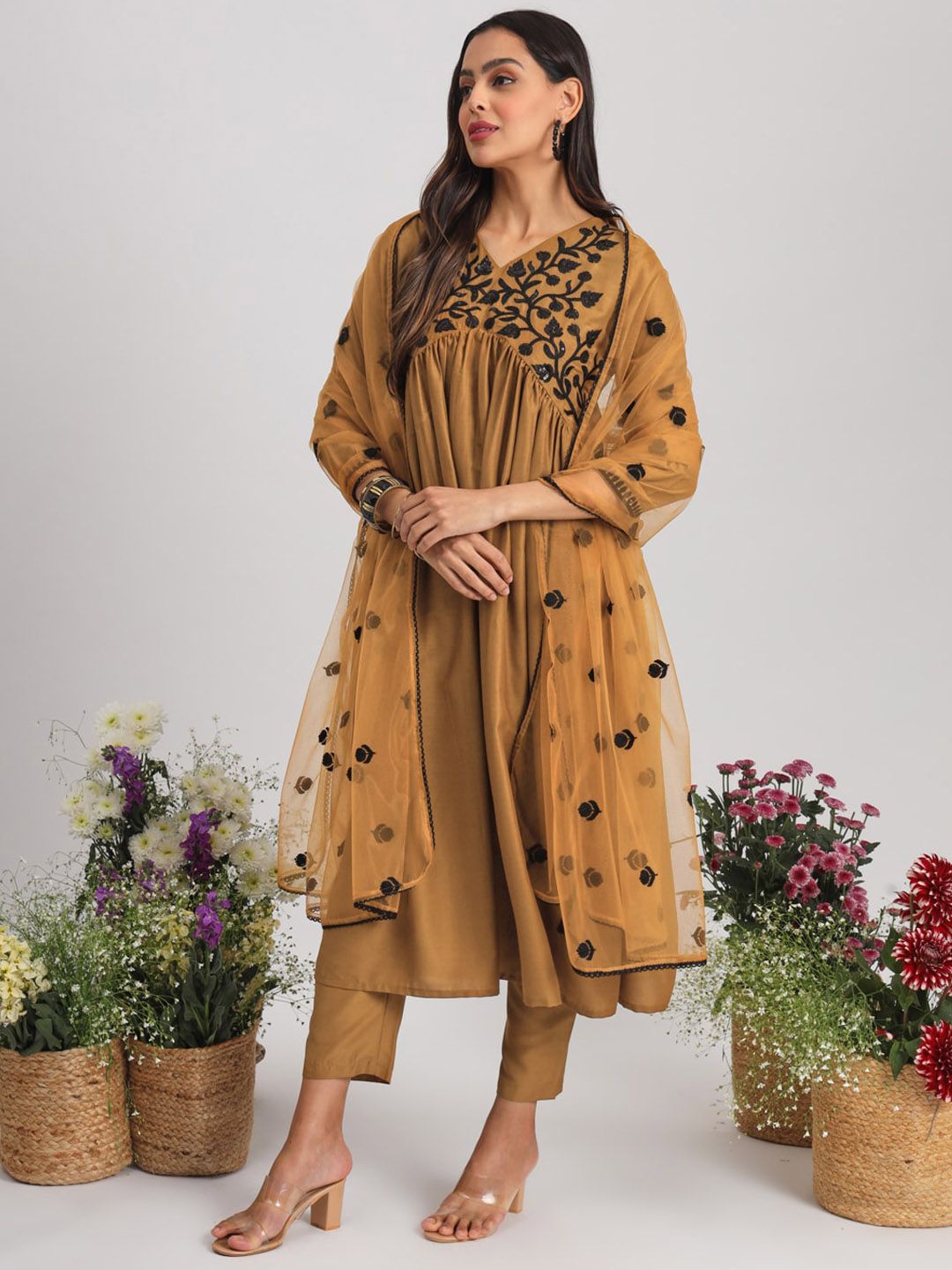 Tikhi Imli Ethnic Motifs Embroidered Empire Thread Work Kurta with Trousers & With Dupatta