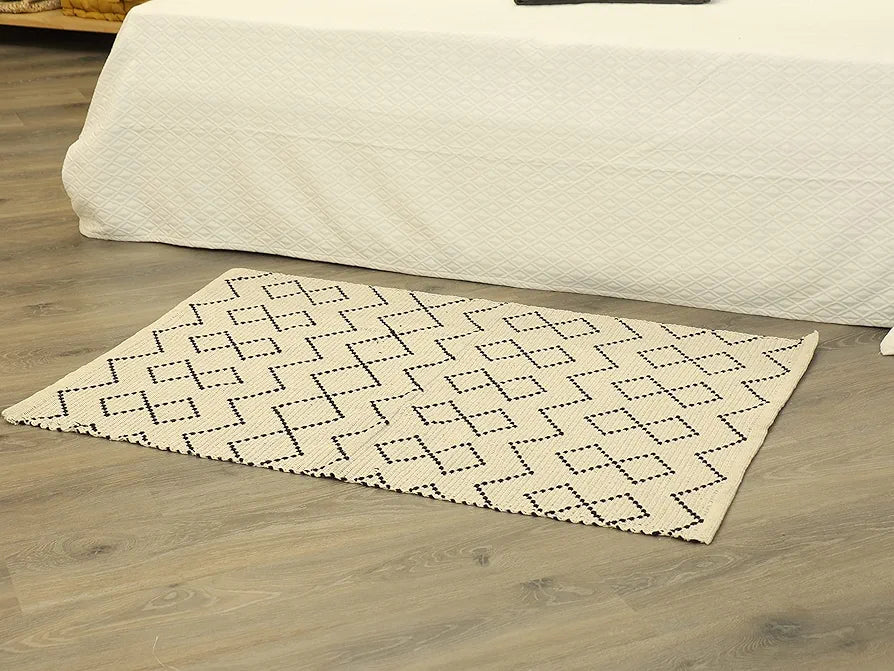 SASHAA WORLD Woven Natural & 100% Cotton Rug for Room, Kitchen, Living Room, Dining & Bedroom | Geometric Design | Bold and Contemporary Look 