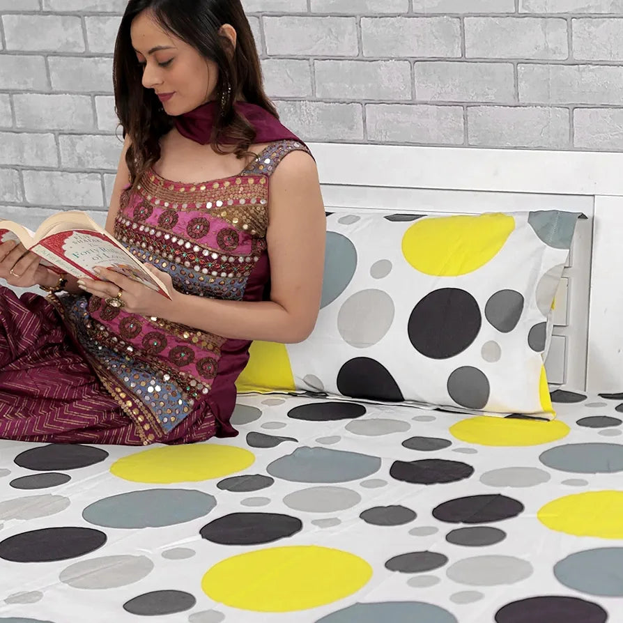 Divine Casa 144 TC 100% Cotton King Bedsheet with 2 Pillow Covers | Skin-Friendly Fabric for Everyday Comfort | 270 X 270 CM | Geometric Pattern | Grey & Yellow