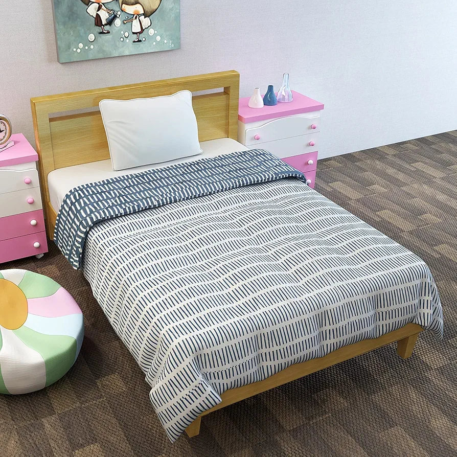 Divine Casa 120 GSM Microfiber Reversible Kids Single Bed Comforter | Ultra-Soft Toddler Blanket | Lightweight & Cozy | All-Season Bedding for Babies & Kids | 135 x 100 cm, Blue Mirage