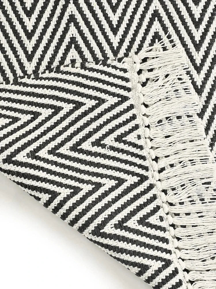 SASHAA WORLD 100% Woven Washable & Reversible Cotton Small Rug, Boho Runner Rug,Chevron Design in Black and White Bathroom Rug, Tasseled Rug for Kitchen 
