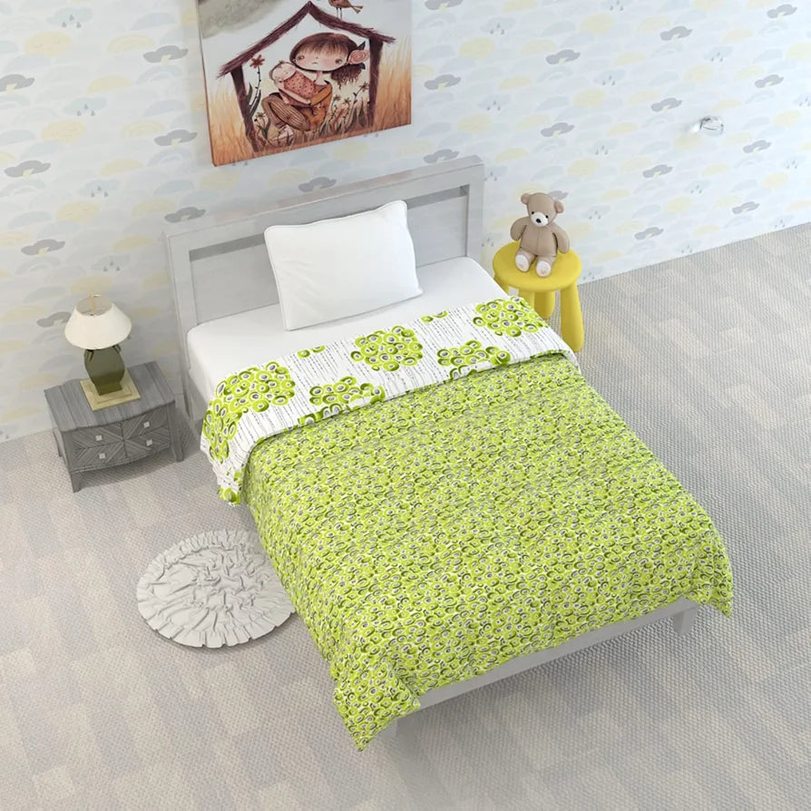 Divine Casa 120 GSM Microfiber Reversible Kids Single Bed Comforter | Ultra-Soft Toddler Blanket | Lightweight & Cozy | All-Season Bedding for Babies & Kids | 135 x 100 cm, Green Glow