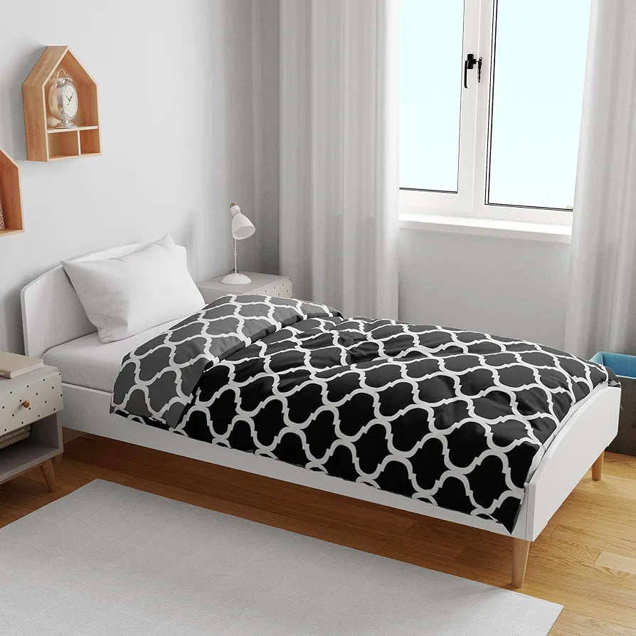 Divine Casa 120 GSM Microfiber Single Kids Dohar  | Soft & Lightweight Throw Blanket | Cozy & Breathable | All-Season Comfort | 140 x 100 CM | Moroccan Pattern | Caviar