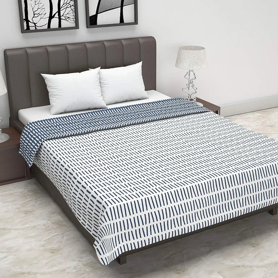 Divine Casa 120 GSM Microfiber Double Dohar | Soft & Lightweight Throw Blanket | Cozy & Breathable | All-Season Comfort | 220 x 205 CM | Craggy Lines Pattern | Blue Mirage