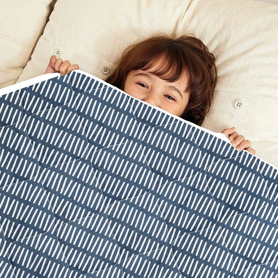 Divine Casa 120 GSM Microfiber Reversible Kids Single Bed Comforter | Ultra-Soft Toddler Blanket | Lightweight & Cozy | All-Season Bedding for Babies & Kids | 135 x 100 cm, Blue Mirage