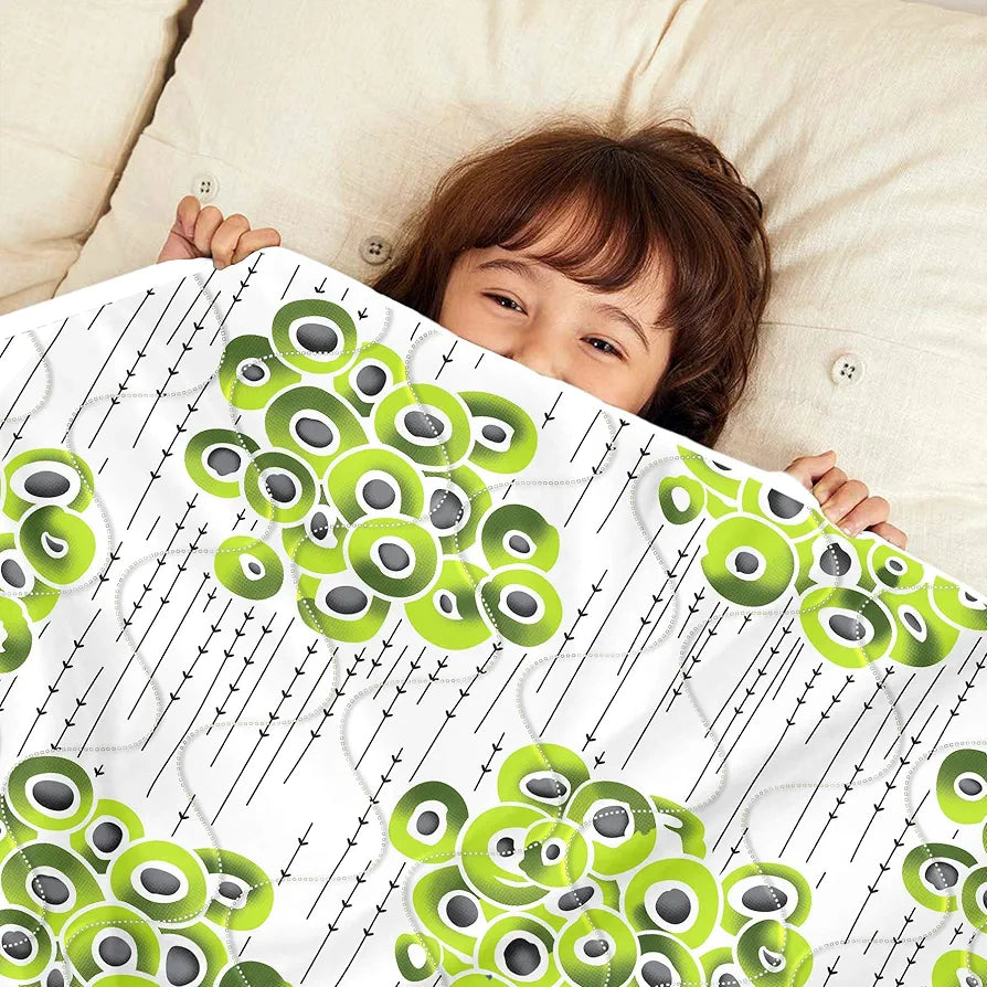 Divine Casa 120 GSM Microfiber Reversible Kids Single Bed Comforter | Ultra-Soft Toddler Blanket | Lightweight & Cozy | All-Season Bedding for Babies & Kids | 135 x 100 cm, Green Glow