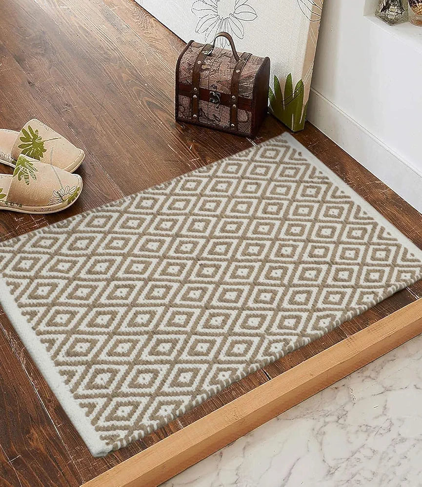 THE HOME TALK Weaved Cotton Rectangular Carpets | Contemporary Decorators | Area Rugs for Bedroom, Center Table, Living Room, Drawing Room, Hall | Machine Washable | 50 X 80 Cm | Beige