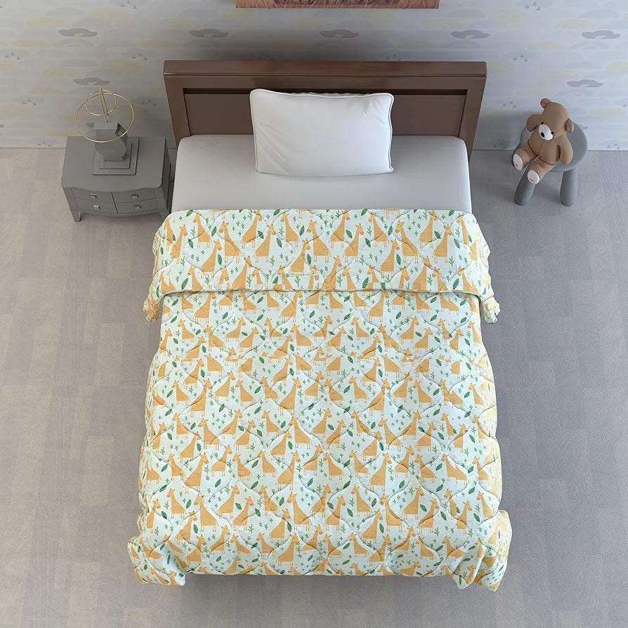 Divine Casa 120 GSM Cotton Single Kids Comforter | Soft & Lightweight All-Season Blanket | Cozy Bedding for Kids | Breathable & Skin-Friendly Fabric | 135 x 100 cm, Misty Jade