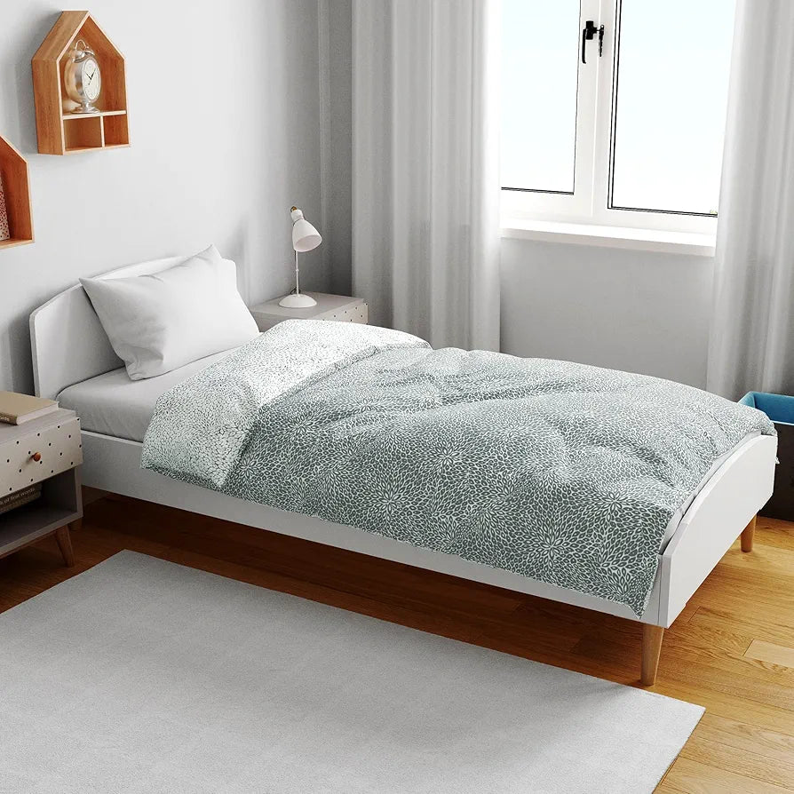 Divine Casa 120 GSM Microfiber Single Kids Dohar  | Soft & Lightweight Throw Blanket | Cozy & Breathable | All-Season Comfort | 140 x 100 CM | Floral Burst Pattern | Sage Green & White