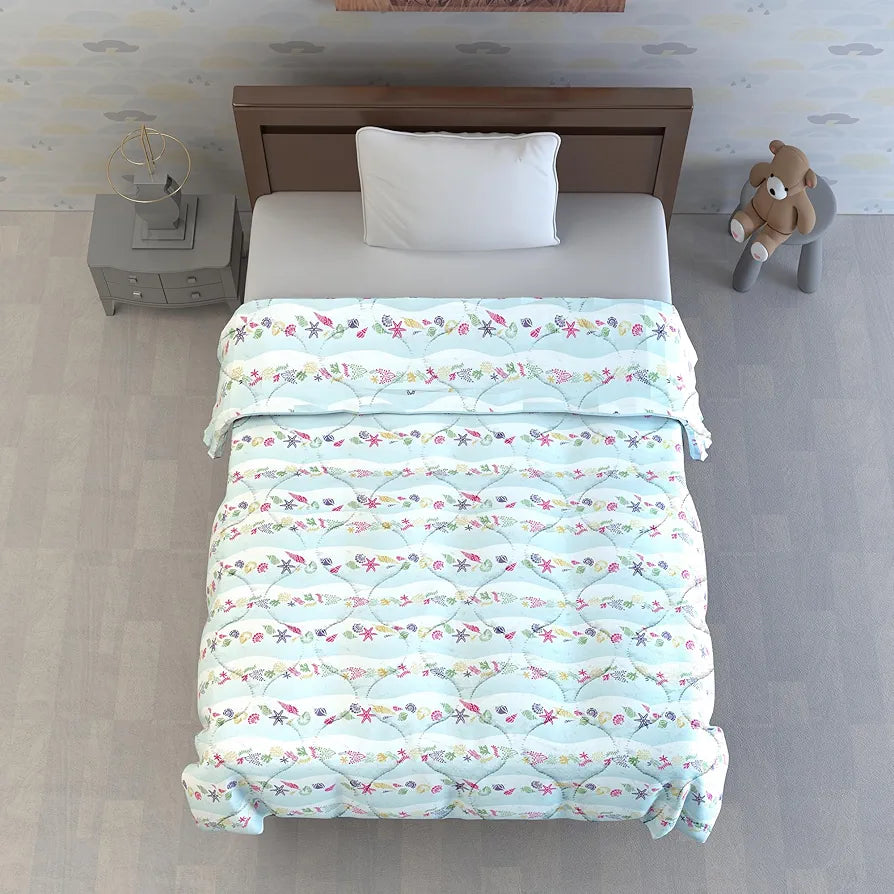 Divine Casa 120 GSM Cotton Single Kids Comforter | Soft & Lightweight All-Season Blanket | Cozy Bedding for Kids | Breathable & Skin-Friendly Fabric | 135 x 100 cm, Cosmic Sky