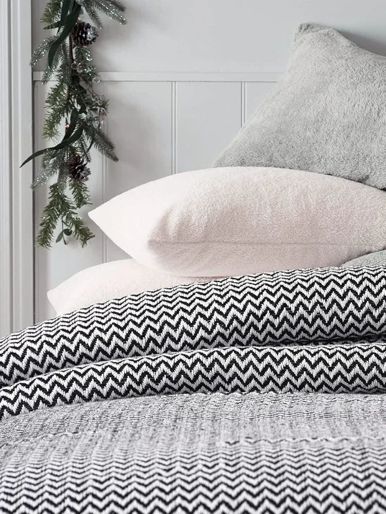SASHAA WORLD Chevron Throw Blanket Handwoven with Fringes | Throw for Living Room, Bed, XL Sofa & Chair | Black Throw Blanket | 170x250 cm Pack of 1
