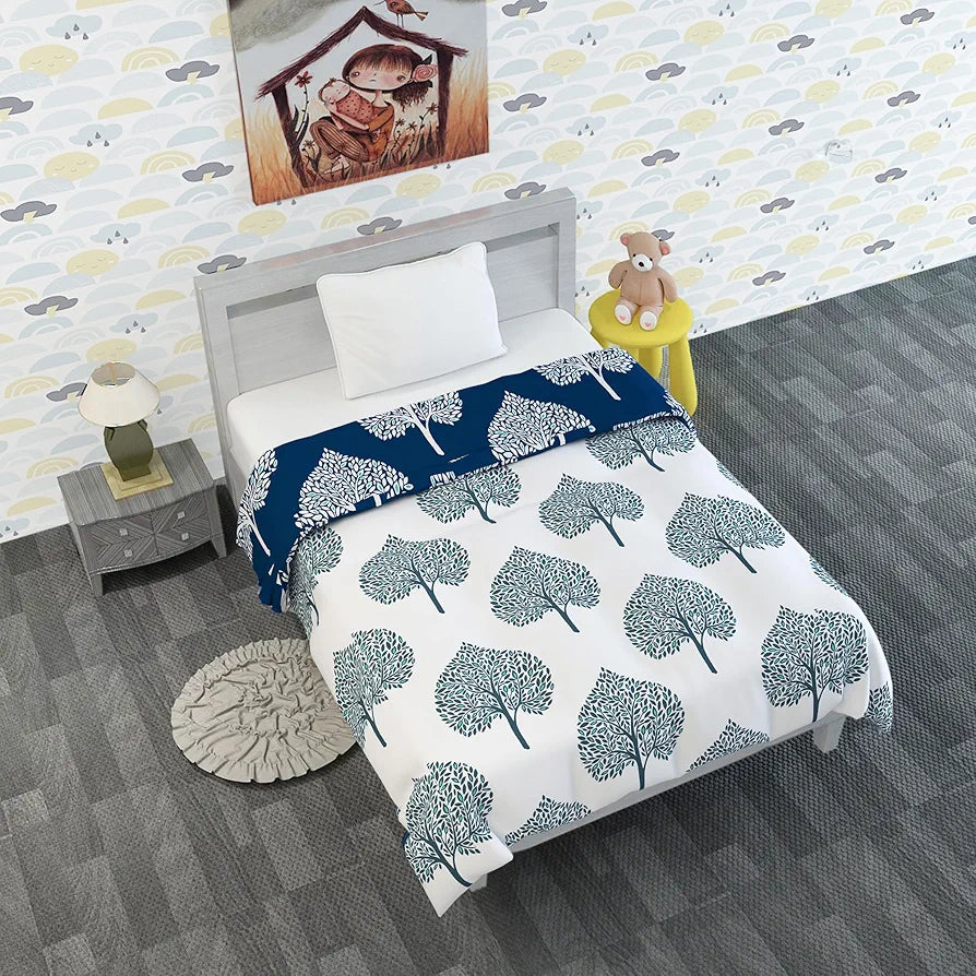 Divine Casa 120 GSM Microfiber Reversible Kids Single Bed Comforter | Ultra-Soft Toddler Blanket | Lightweight & Cozy | All-Season Bedding for Babies & Kids | 135 x 100 cm, Dark Sapphire
