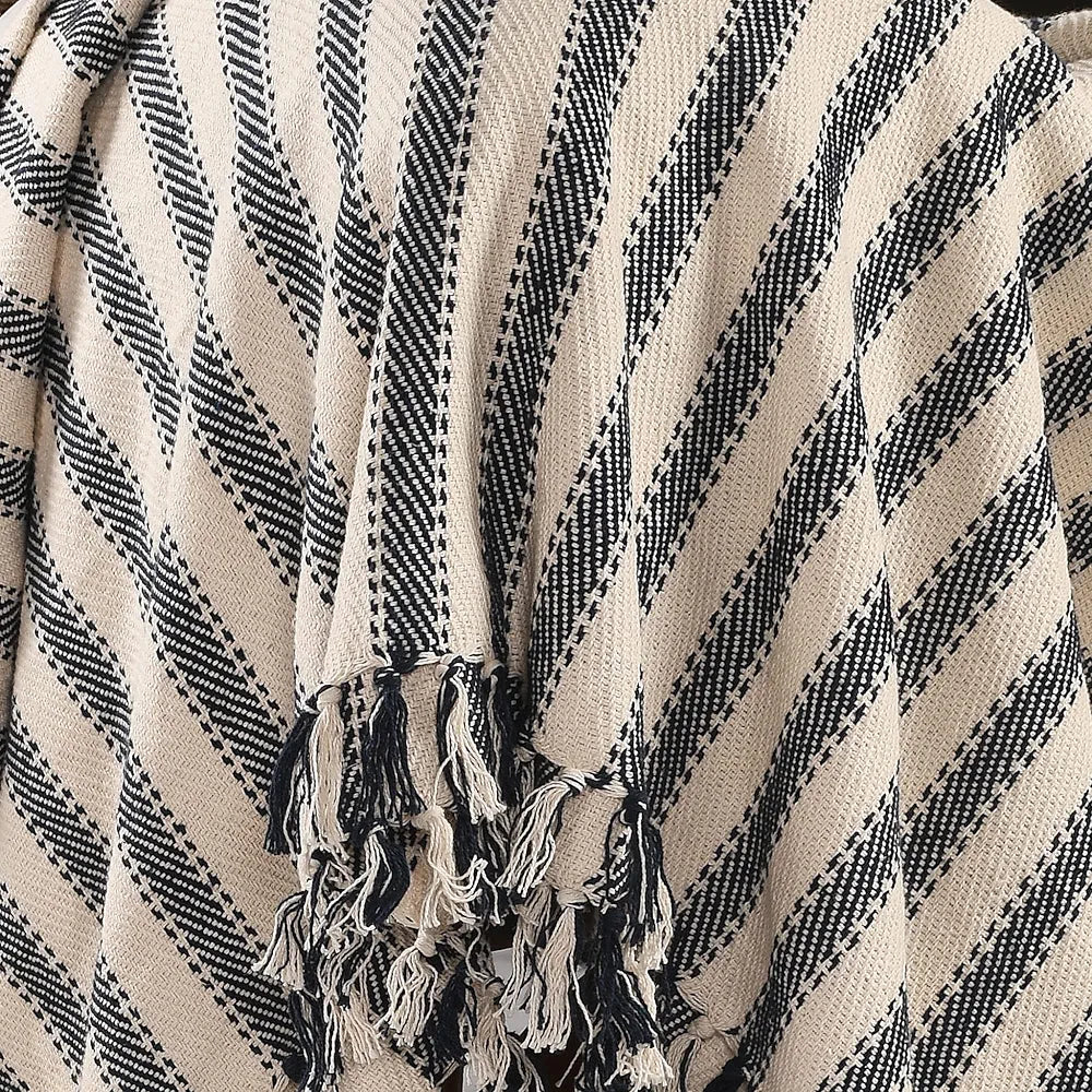 SASHAA WORLD Striped Sofa Throw Medium with Tasselled Edges 