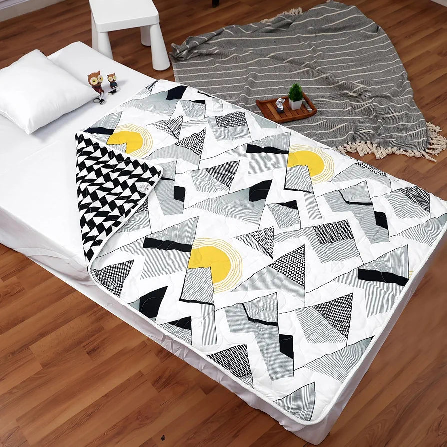 Divine Casa 120 GSM Microfiber Reversible Kids Single Bed Comforter | Ultra-Soft Toddler Blanket | Lightweight & Cozy | All-Season Bedding for Babies & Kids | 135 x 100 cm, Dark Sapphire