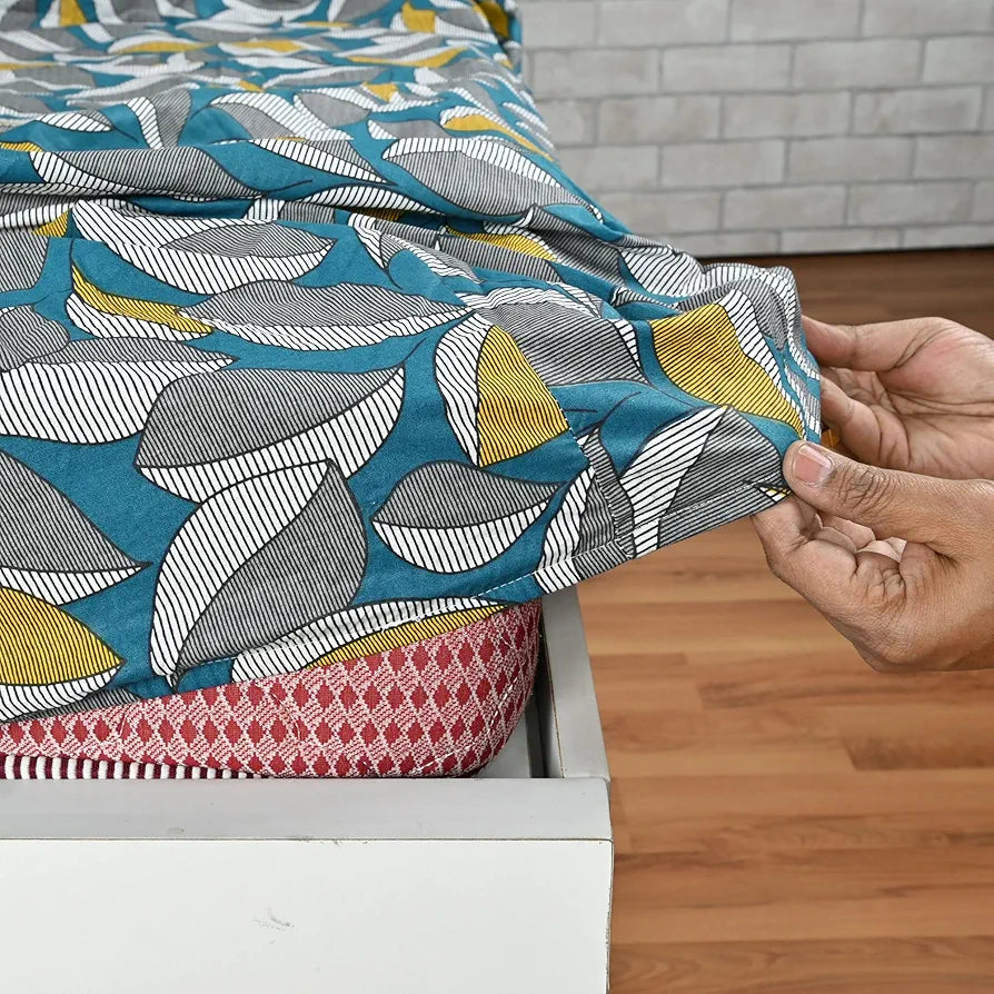 Divine Casa Floret 100% Cotton King Fitted Bedsheet | 144 TC | Deep Pocket Design | Soft & Breathable Fabric | Durable & Easy Care | 200 x 185 + 25 CM, Woody Petals