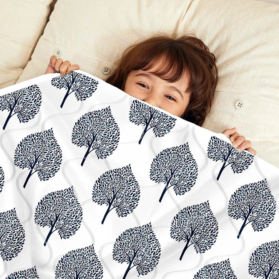 Divine Casa 120 GSM Microfiber Reversible Kids Single Bed Comforter | Ultra-Soft Toddler Blanket | Lightweight & Cozy | All-Season Bedding for Babies & Kids | 135 x 100 cm, Dark Sapphire