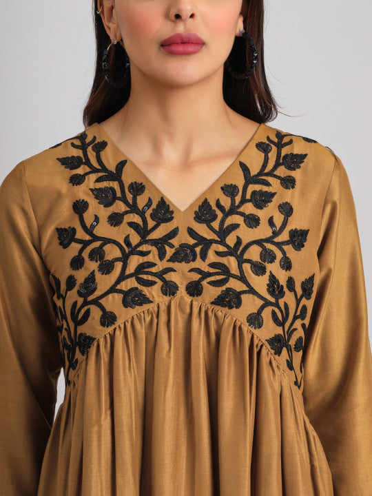 Tikhi Imli Ethnic Motifs Embroidered Empire Thread Work Kurta with Trousers & With Dupatta