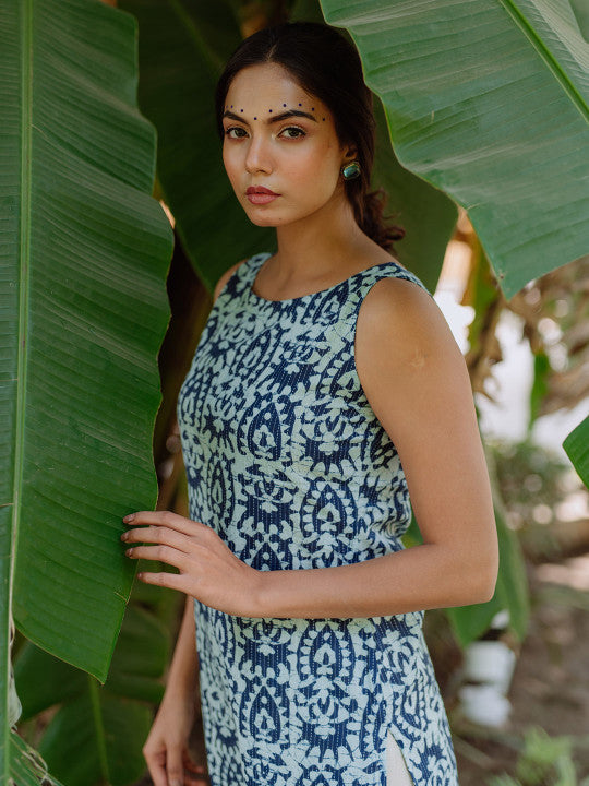 Women Navy Blue & White Printed Straight Kurta