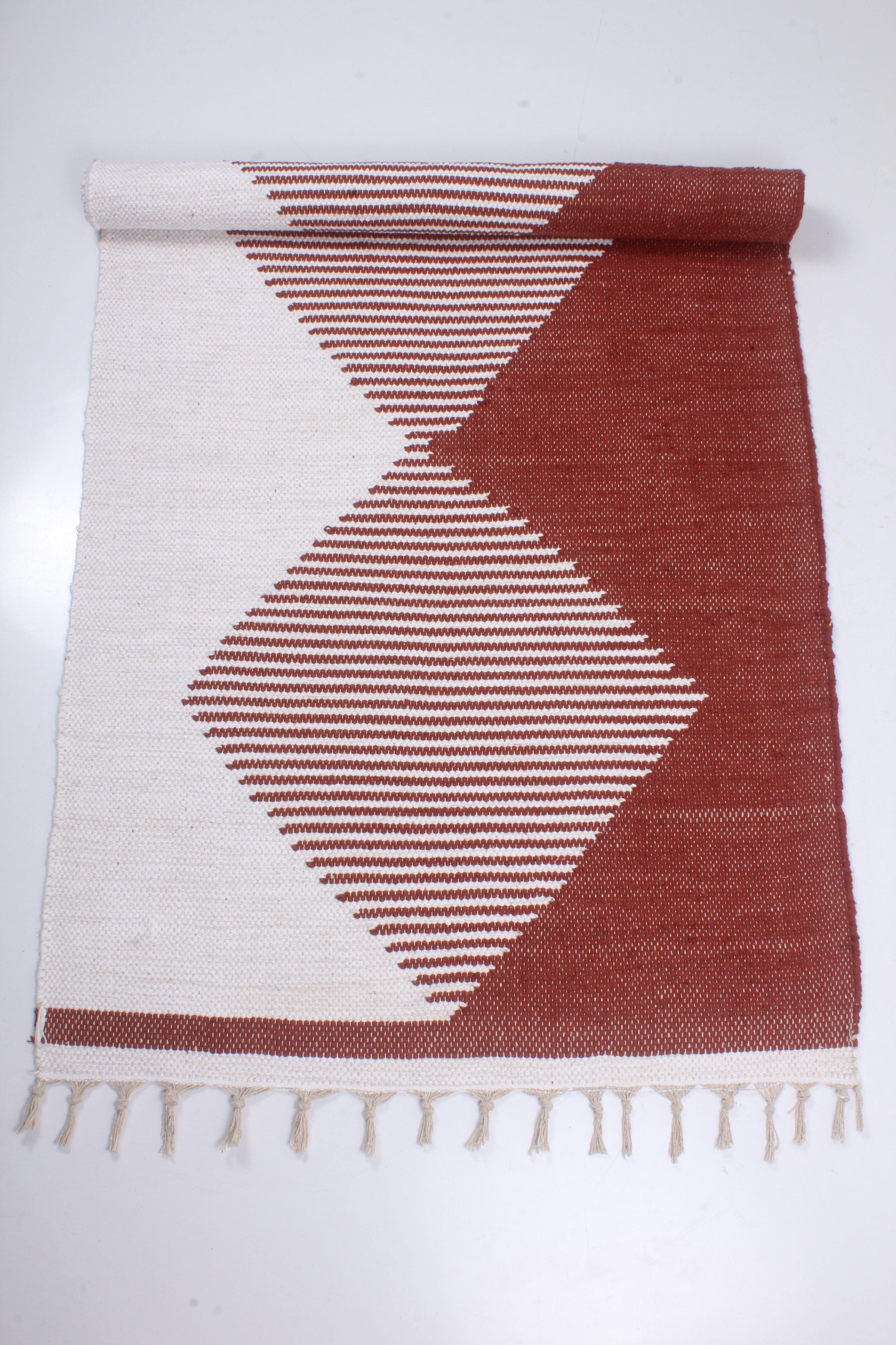 Pure Handwoven Yoga Mats: A Natural Choice
