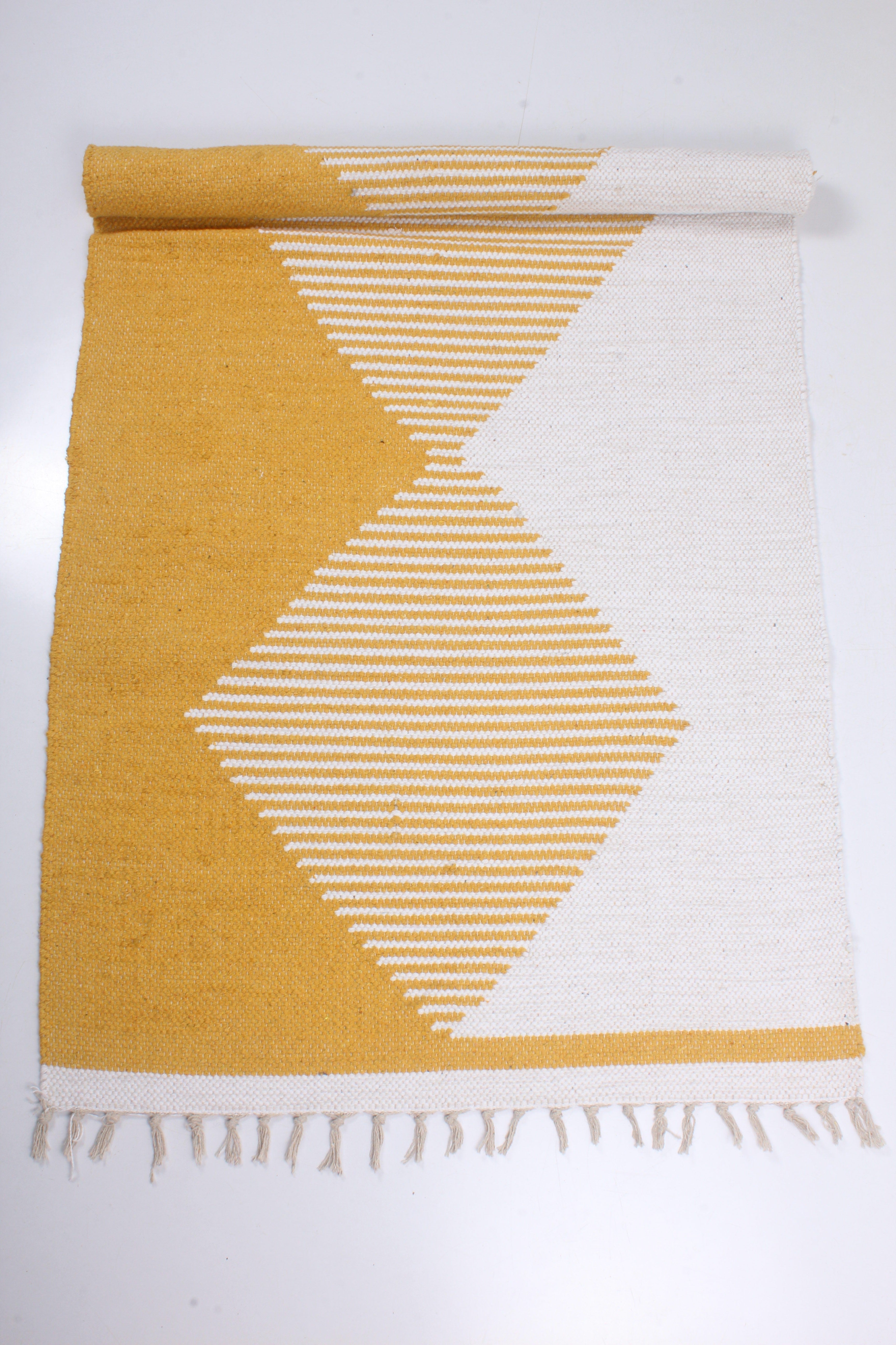 Pure Handwoven Yoga Mats: A Natural Choice