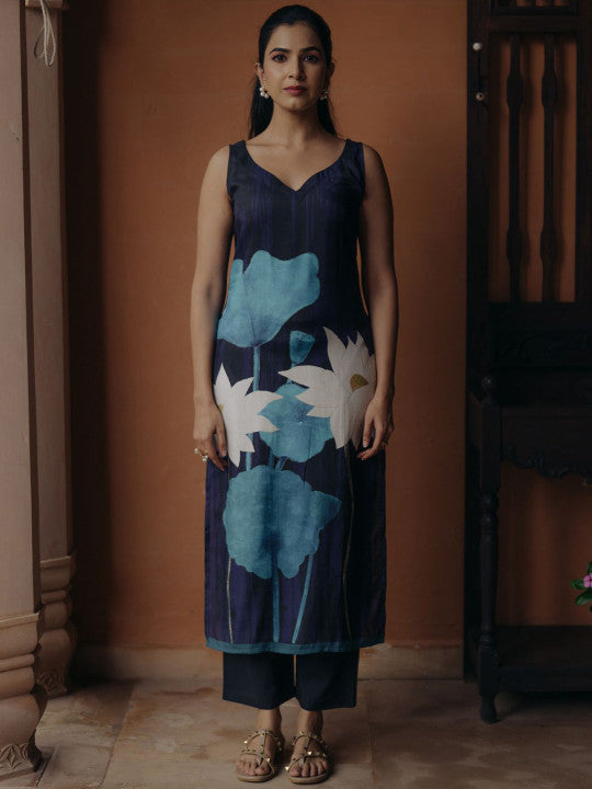 anayna Floral Printed Sweetheart Neck Straight Kurta With Trousers