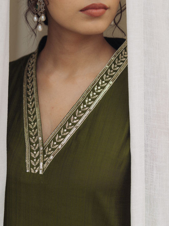 anayna Floral Embroidered V-Neck Sequinned Straight Kurta With Trousers