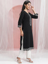 Vishudh Yoke Design Embroidered Round Neck Straight Kurta