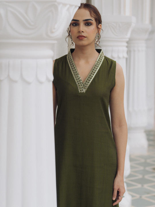 anayna Floral Embroidered V-Neck Sequinned Straight Kurta With Trousers