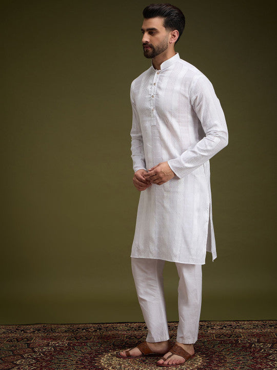 White Geometric Embroidred Mandarin Collar Pure Cotton Straight Kurta